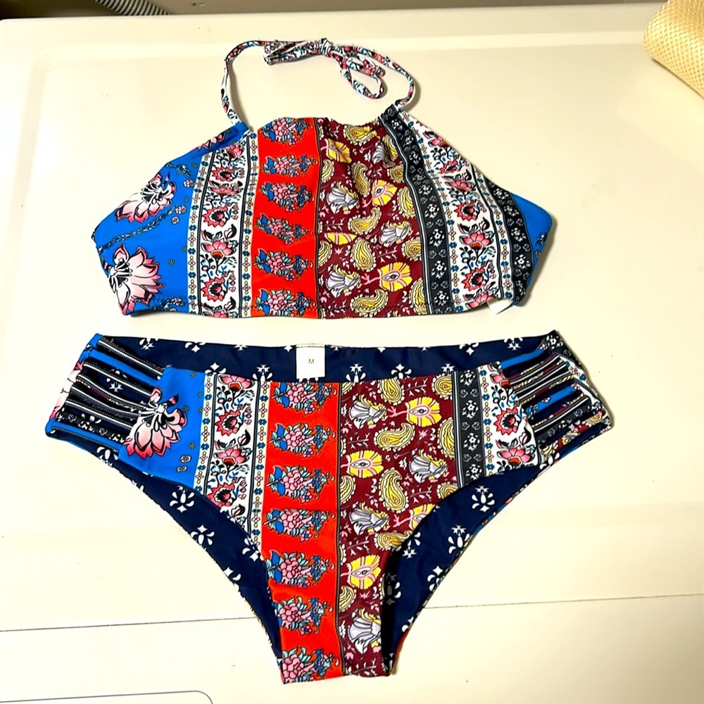 Halter style 2 pc bikini, reversible, women size M. NWOT - Picture 13 of 14